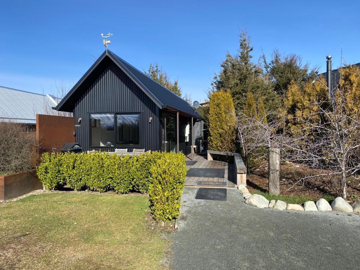 Black Beech House With Stunning Outdoor Bath 레이크 테카포 외부 사진