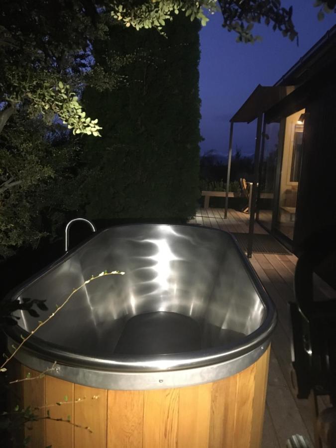Black Beech House With Stunning Outdoor Bath 레이크 테카포 외부 사진